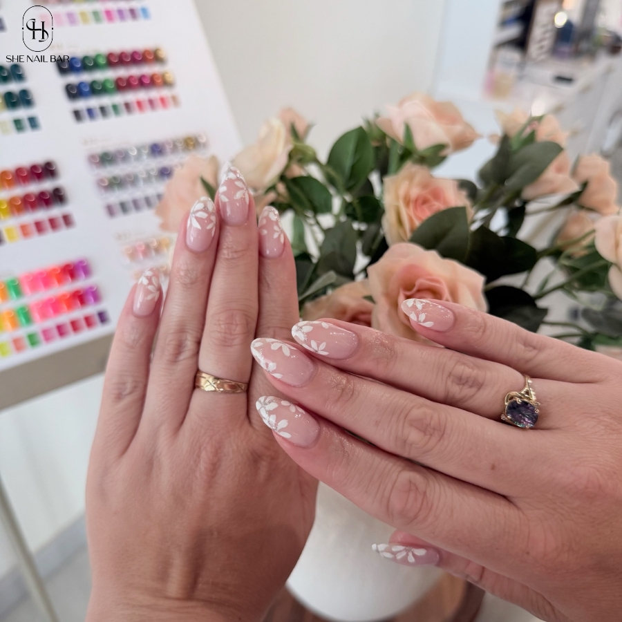 SHE NAIL BAR